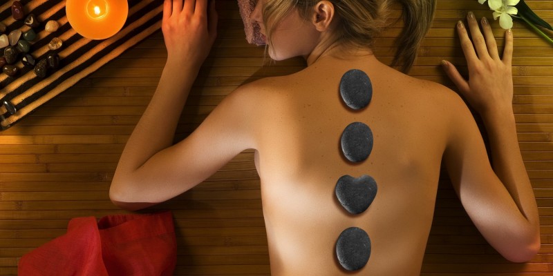 Erwärmte Basaltsteine für die Massage