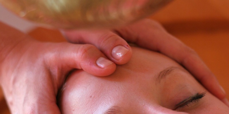 Ayurveda-Massage der Stirn